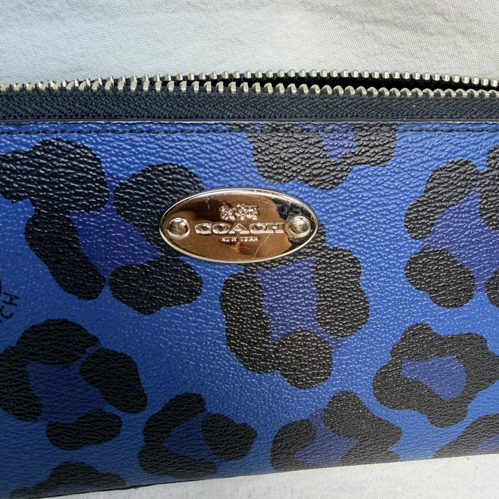 Coach Blue and Black Animal Leopard Print Wallet - Picture 3 of 11